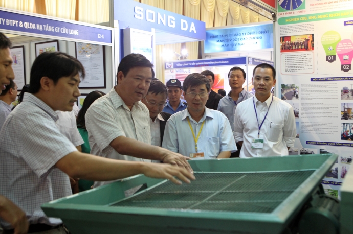 Bộ trưởng nghe Viện Khoa học v&agrave; c&ocirc;ng nghệ GTVT giớ