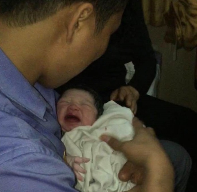 nhan-vien-tau-SE8-do-de-tren-tau