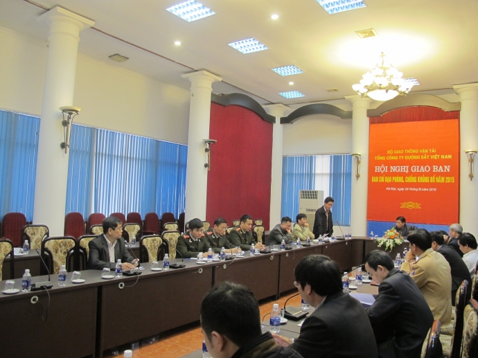 Duong-sat-phong-chong-khung-bo