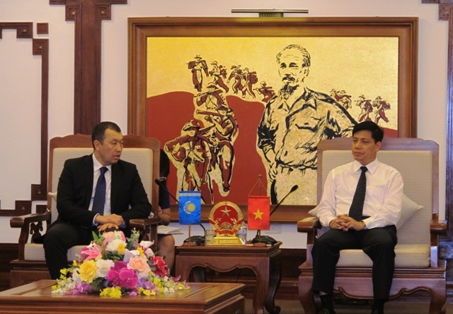 Thu-truong-Dong-tiep-dương-sat-Kazakhstan