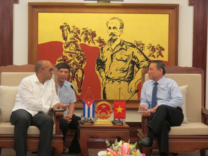 Bo-truong-Bo-GTVT-tiep-Dai-su-Cuba