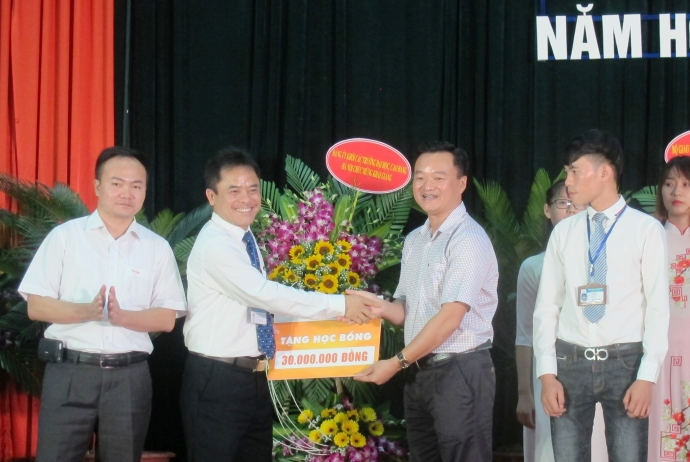 Bao-giao-thong-trao-hoc-bong