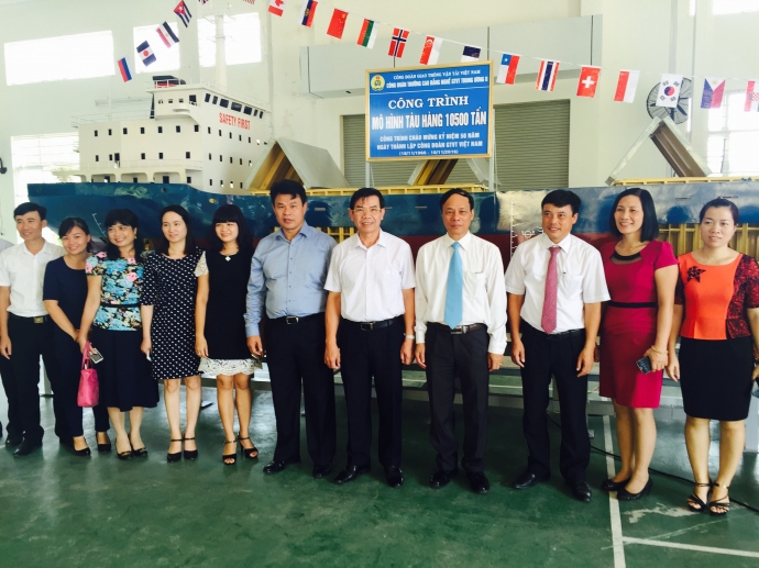 Gan-bien-cong-trinh-cong-doan-mo-hinh-tau-hang