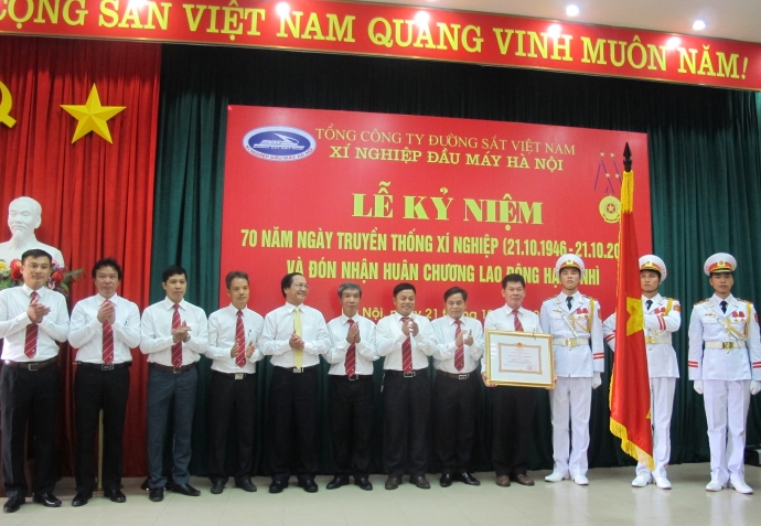 Xi-nghiep-Dau-may-Ha-Noi-ky-niem-70-nam-truyen-tho