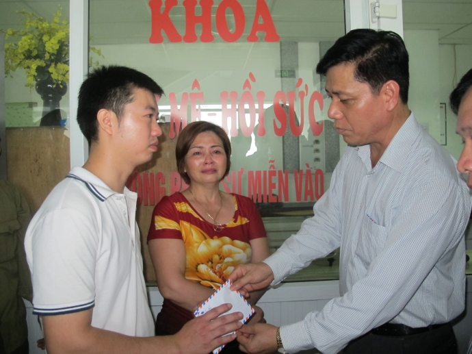 thu-truong-Dong-tham-hoi-nan-nhan-tau-dam-o-to-o-