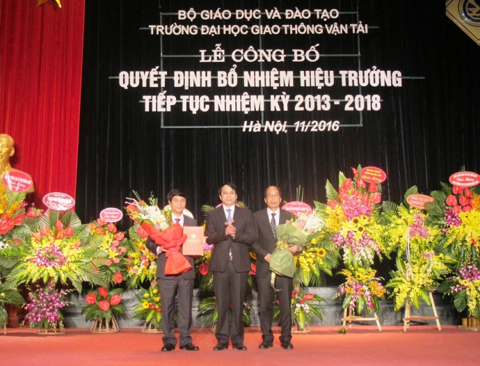 Trao-quyet-dinh-hieu-truong-moi-dai-hoc-GTVT