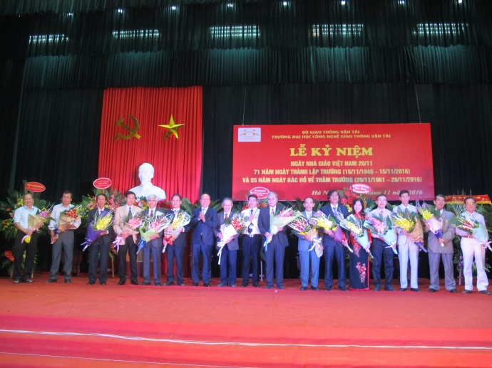 tang-hao-nha-giao-uu-tu-truong-DH-Cong-nghe-GTVT