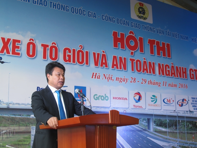 Chu-tich-Cong-doan-GTVT-phat-bieu-khai-mac-thi-lai