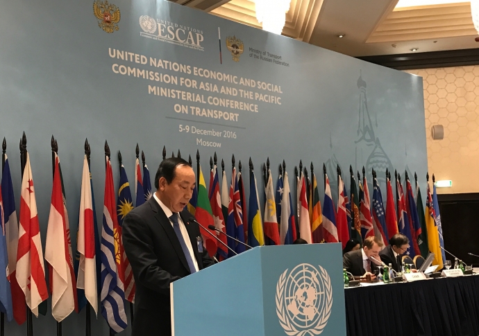 Thu-truong-Truong-tham-luan-tai-Hoi-nghi-Bo-truong