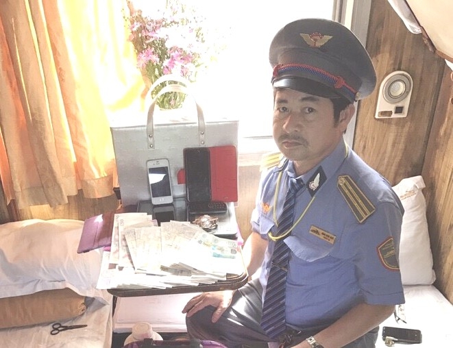 Truong-tau-SE7-lap-bien-ban-tai-san-hanh-khach-bo-