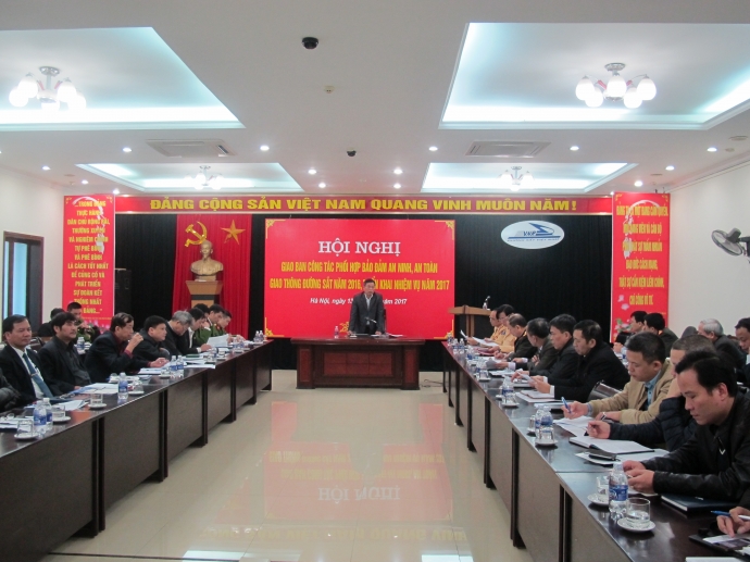 Tong-cong-ty-Duong-sat-VN-giao-ban-an-ninh-voi-con