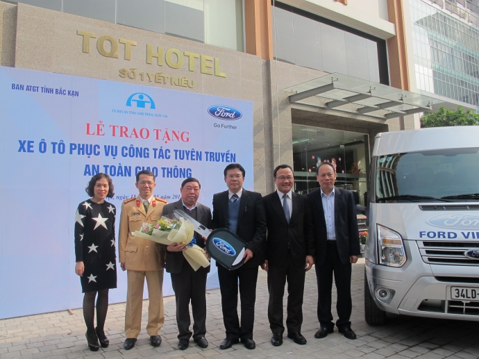 Ford-Viet-Nam-tang-Ban-ATGT-Bac-Kan-o-to