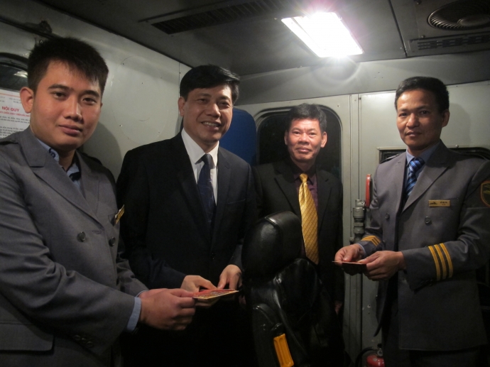 Thu-truong-Dong-mung-tuoi-ban-lai-may-dem30-tet -