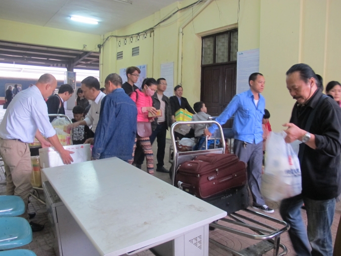 khach-ra-ga-tet-Dinh-Dau