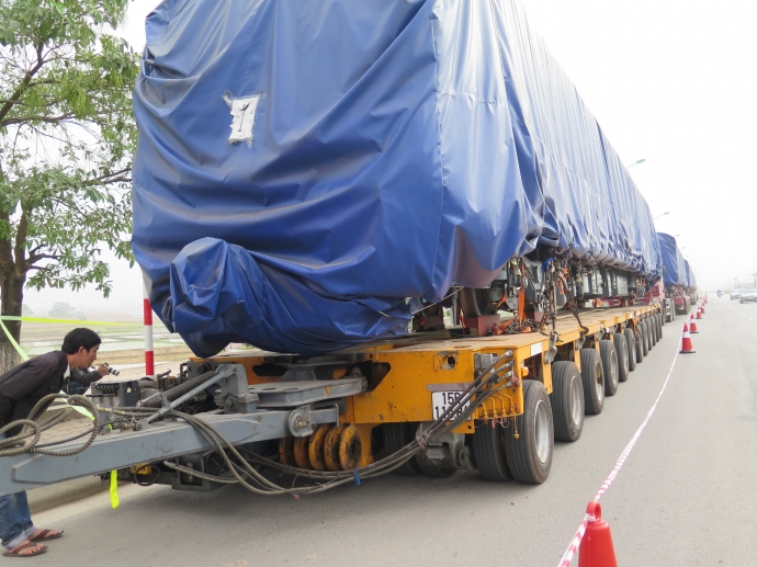 Toa tau, dau may duoc phu kin bat va tren hanh tri