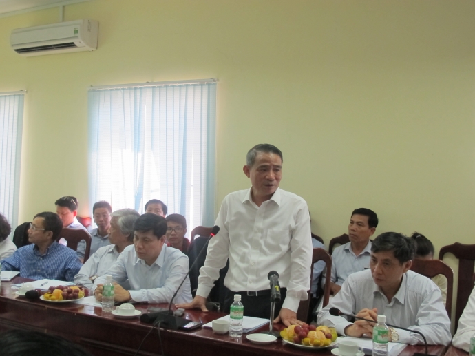 Bo-truong-Nghia-hop-tien-do-nha-ga-san-bay-Cam-Ran