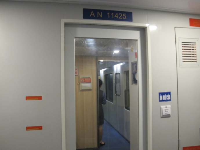 cua-toa-tau-5sao-Sai-Gon-Nha-Trang