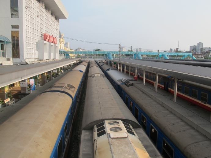cac-doan-tau-tren-san-ga-Ha-Noi