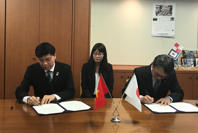 Thu-truong-GTVT-Nguyen-Ngoc-Dong-ky-thoa-thuan-hop