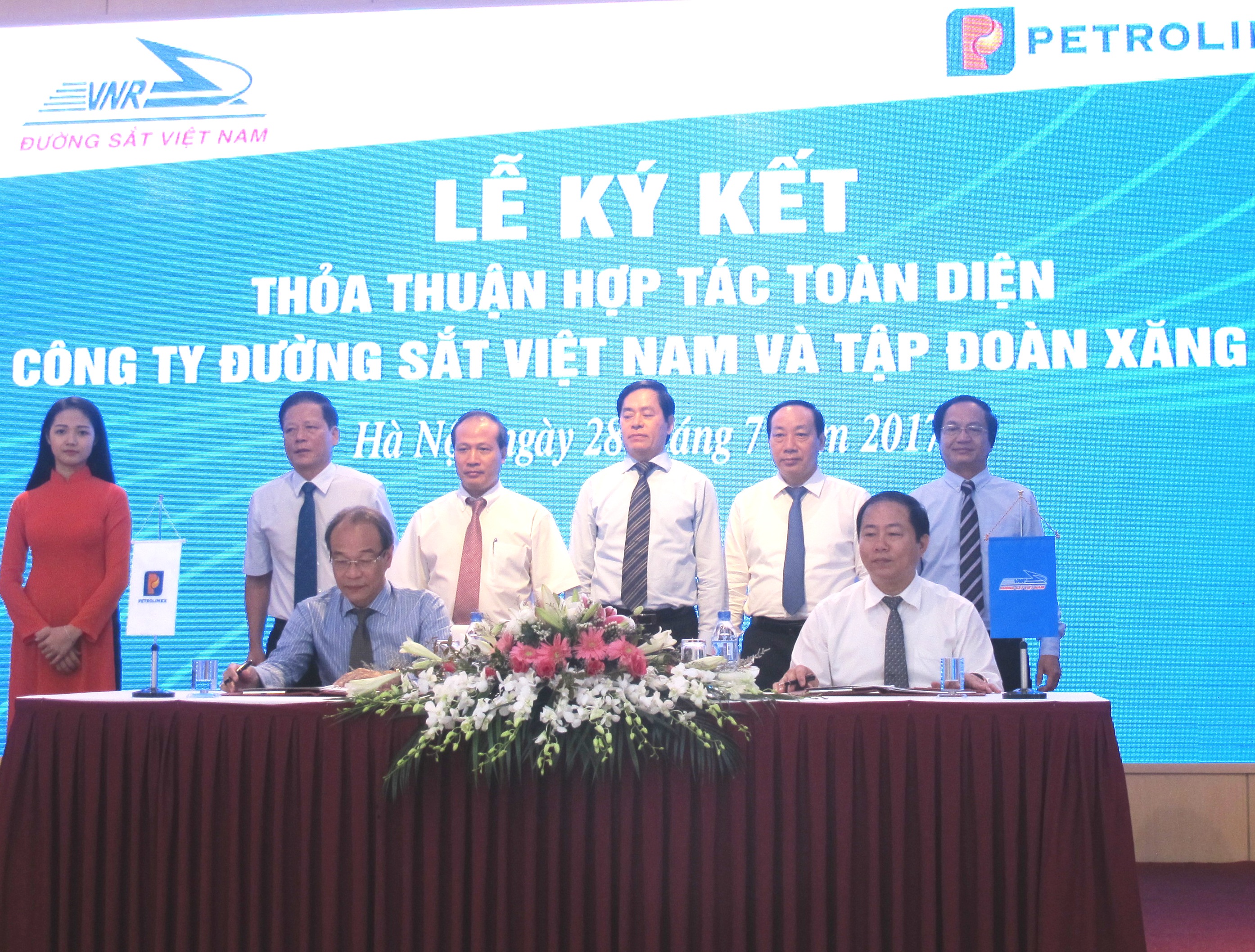 Tong-cong-ty-Duong-sat-ky-hop-tac-Tap-doan-Xang-da