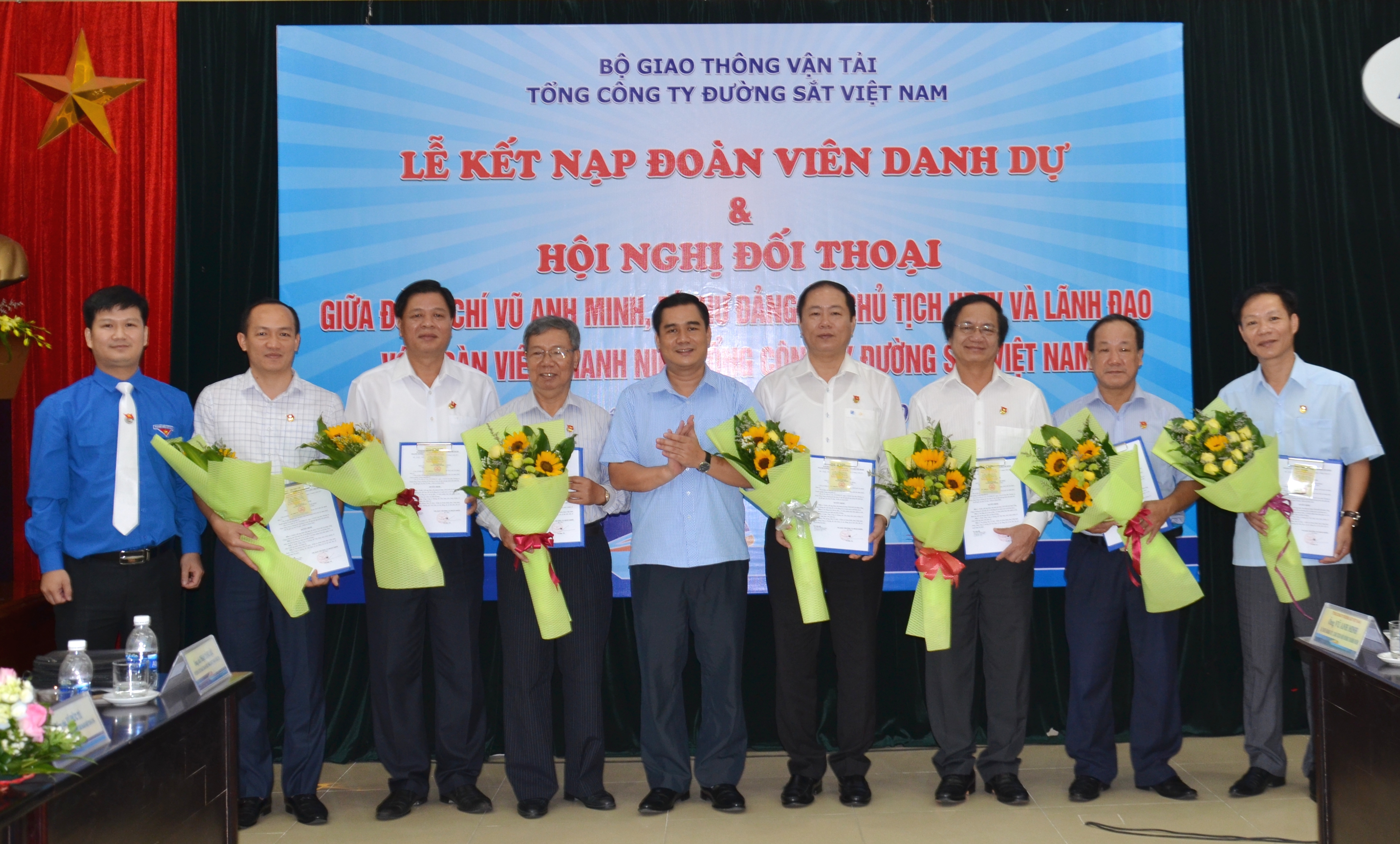 ket-nap-doan-vien-danh-du