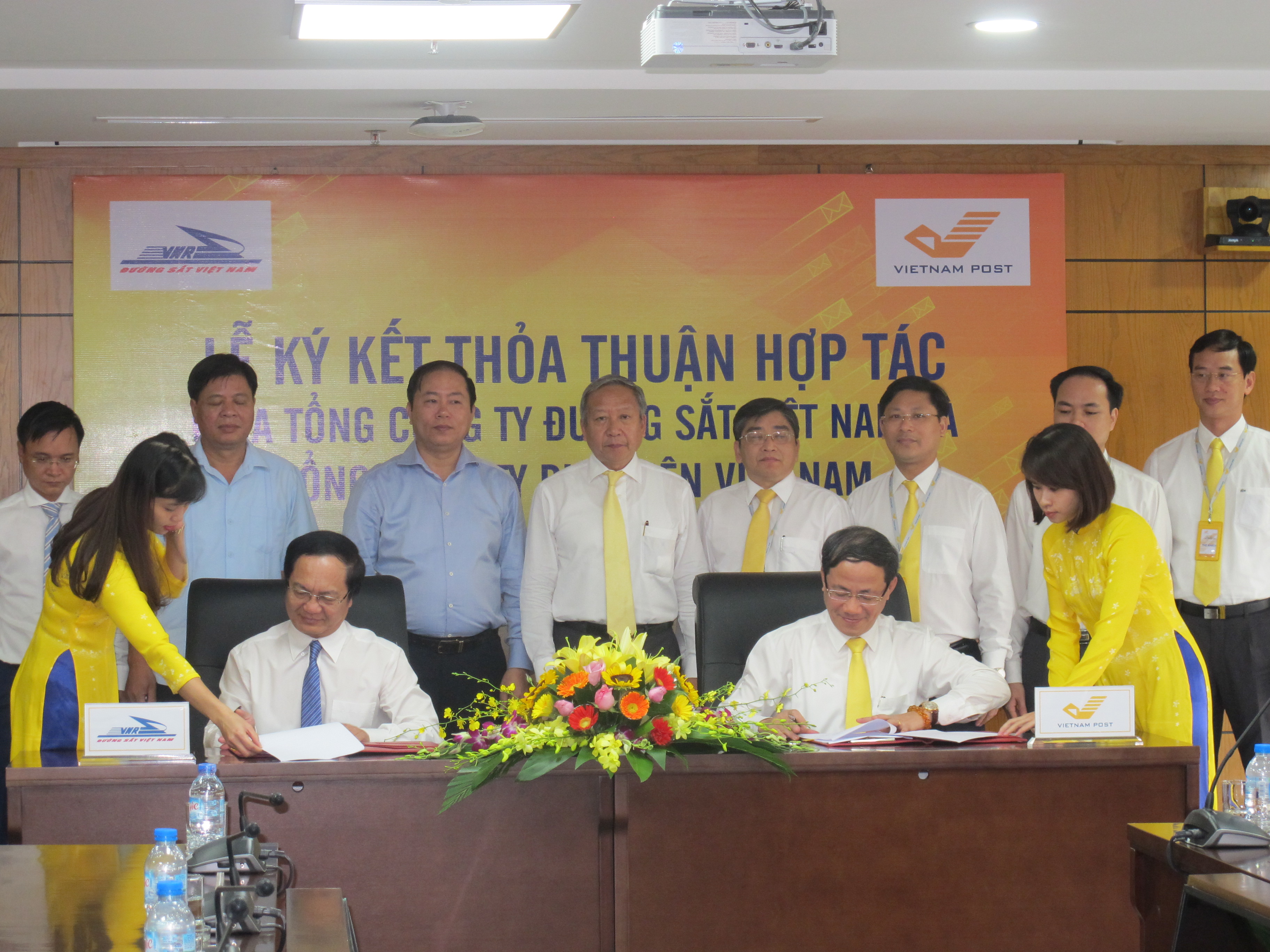 Tong-cong-ty-Duong-sat-VN-ky-thoa-thuan-hop-tac-vo