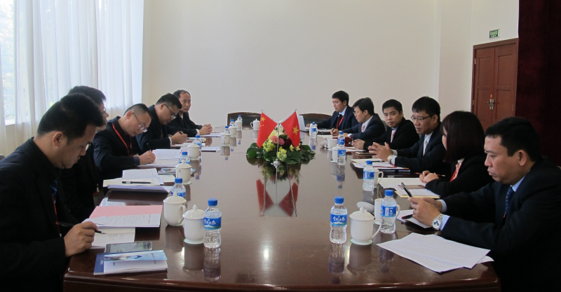 dam-phan-toa-xe-hoi-nghi-duong-sat-bien-gioi-Viet-