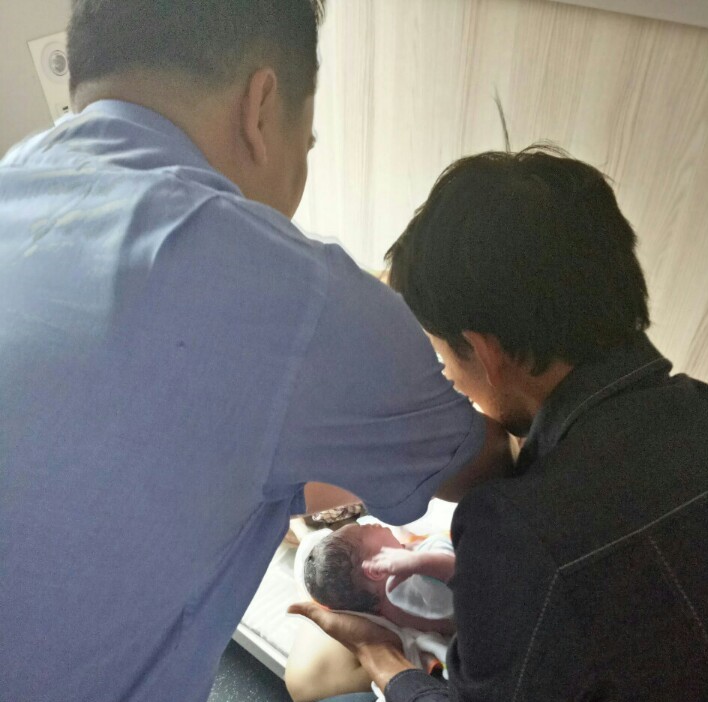 truong-tau-giup-do-de-tren-tau