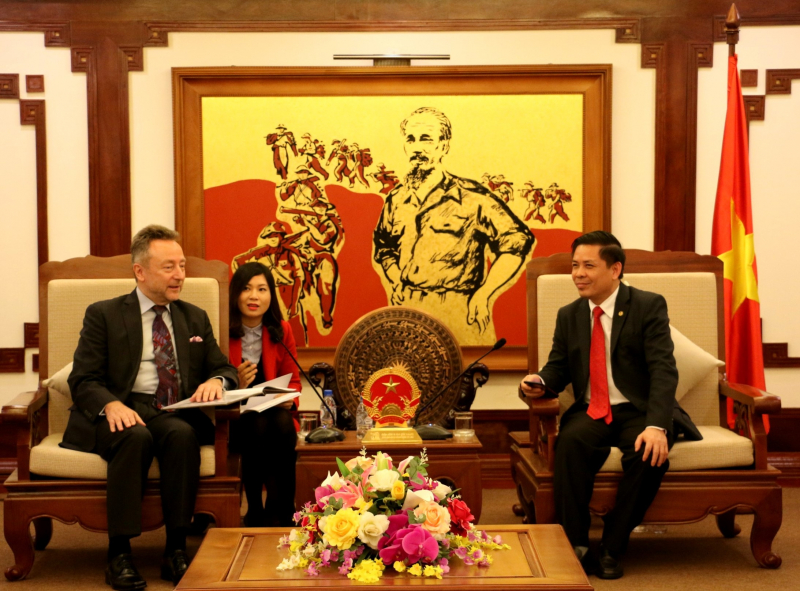 Bo-truong-bo-GTVT-Nguyen-Van-The-tiep-dai-su-Sec