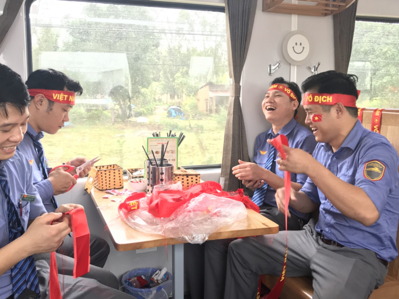 hanh-khach-di-tau-ung-ho-U23-Viet-Nam7