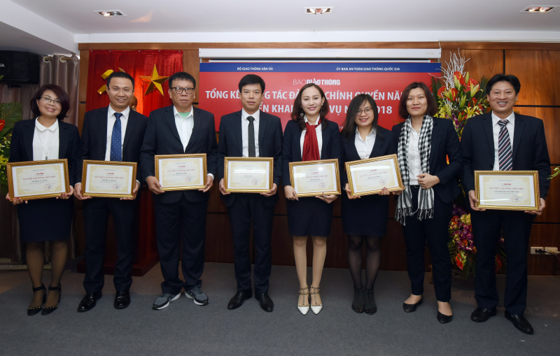 C&aacute;c ban, văn ph&ograve;ng ho&agrave;n th&agrave;nh xuất sắc nhiệm vụ