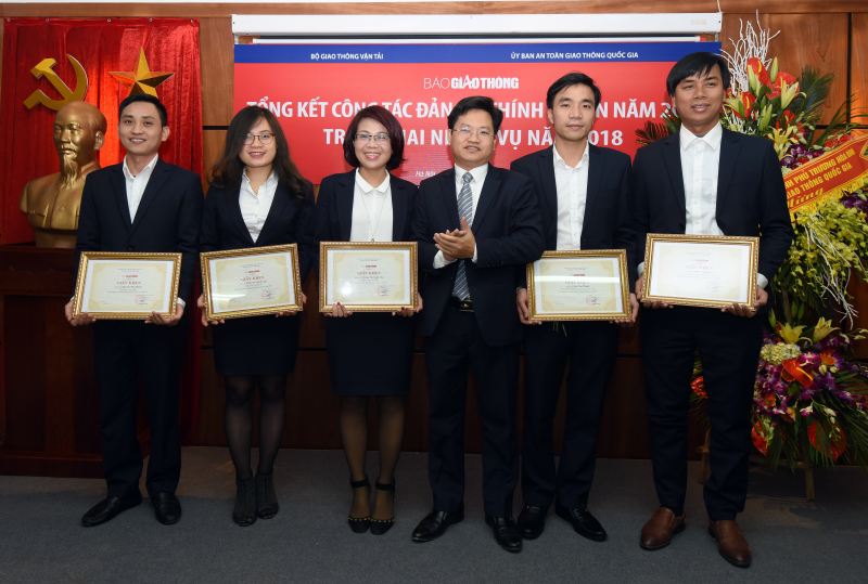 C&aacute;c c&aacute; nh&acirc;n c&oacute; th&agrave;nh t&iacute;ch tốt trong c&ocirc;ng t&aacute;c được 