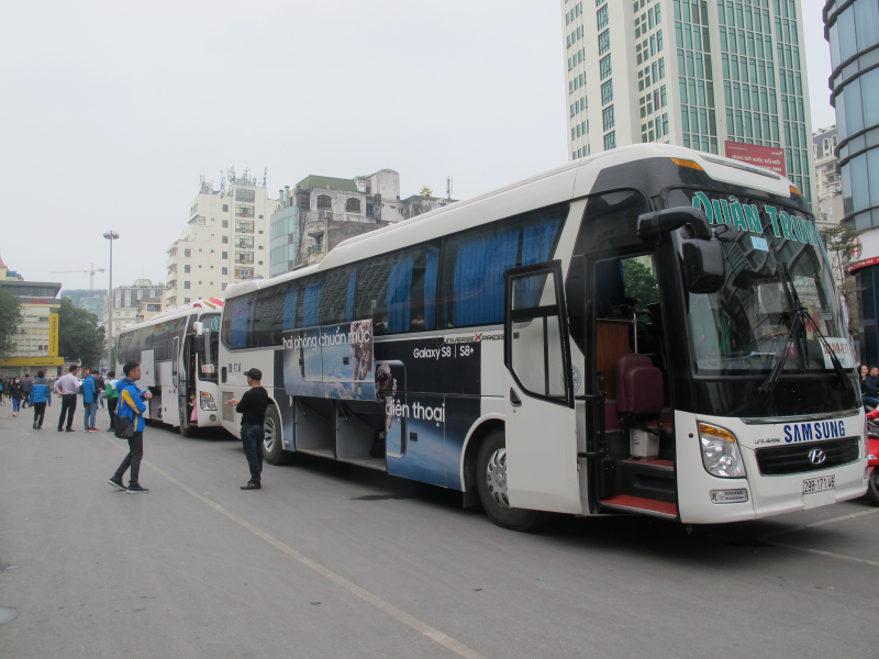 xe-don-cong-nhan-samsung-tai-ga-Ha-Noi