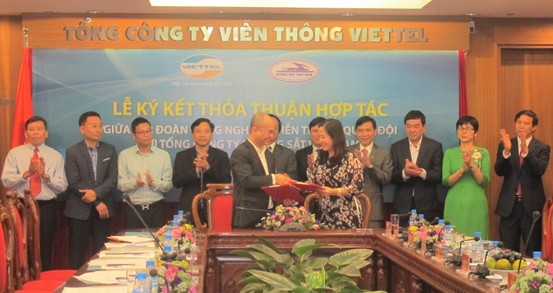 Duong-sat-Viettel-ky-hop-tac-thu-ho-tien-ve