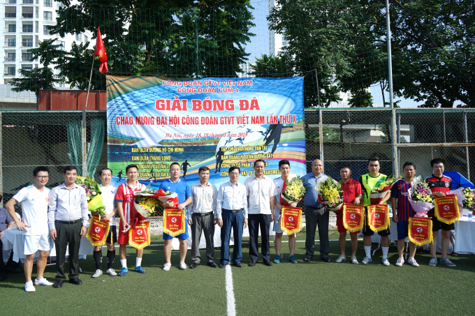 giai-bong-da-chao-mung-dai-hoi-cong-doan-GTVT