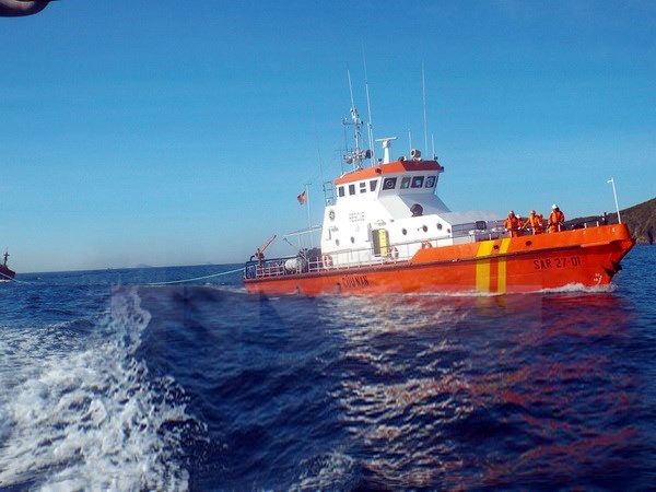 cuu-ho-thanh-cong-mot-tau-ca-gap-nan-tren-bien-bin