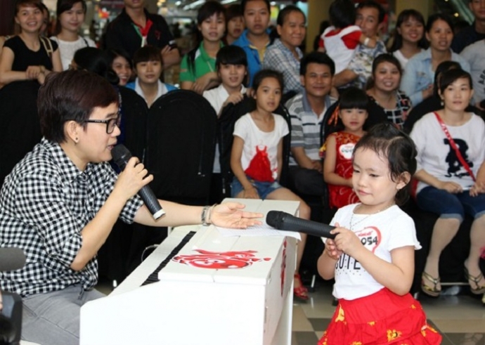 NS Phương uy&ecirc;n phỏng vấn th&iacute; sinh nhi cho chương t