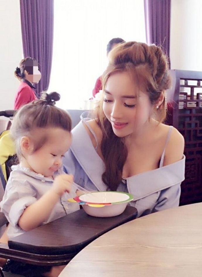 b27952405e5e28211a5b74f180375fcc_me-con-elly-tran-