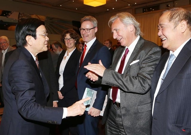 duc-ban-21-loat-dai-bac-chao-mung-chu-tich-nuoc-tr