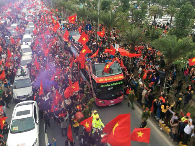 Truc-tiep-U23-Viet-Nam-ve-nuoc-28-1-Xe-buyt-2-tang
