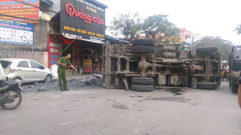 tai-xe-danh-lai-cuu-20nu-sinh