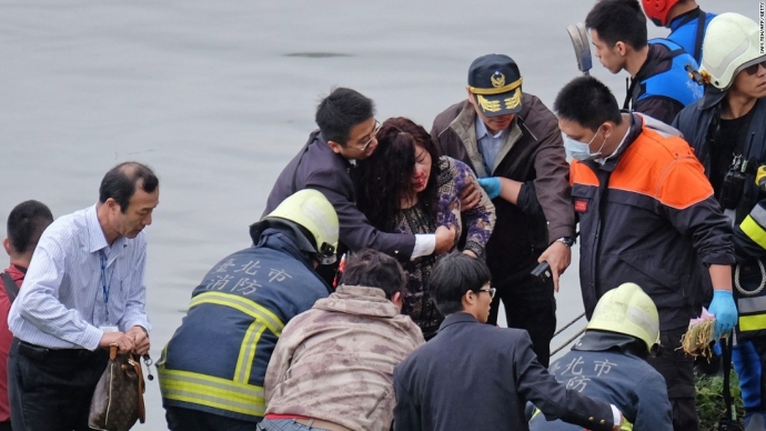 150204150151-taiwan-transasia-plane-crash-passenge