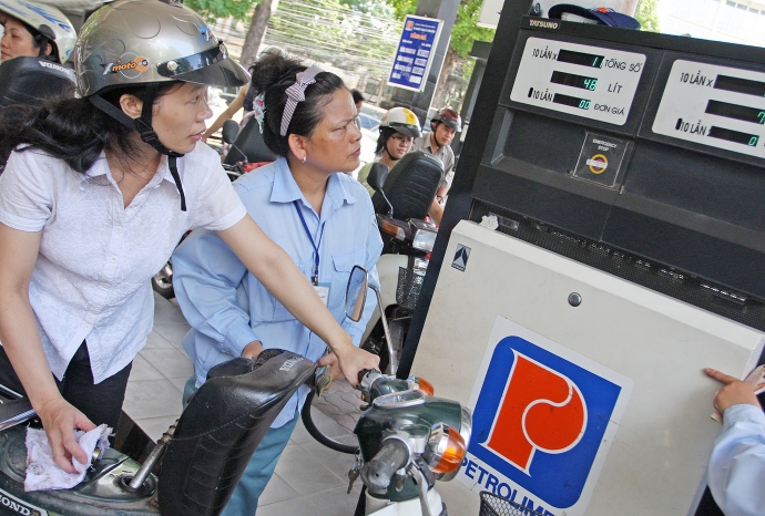 Xang-giam-gan-400-dong-tu-15h-chieu-nay