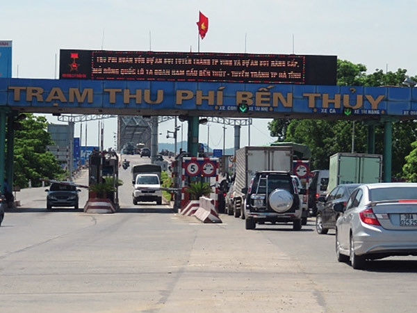 Giam-5.000-20.000-dong-phi-duong-bo-mot-loat-tram-