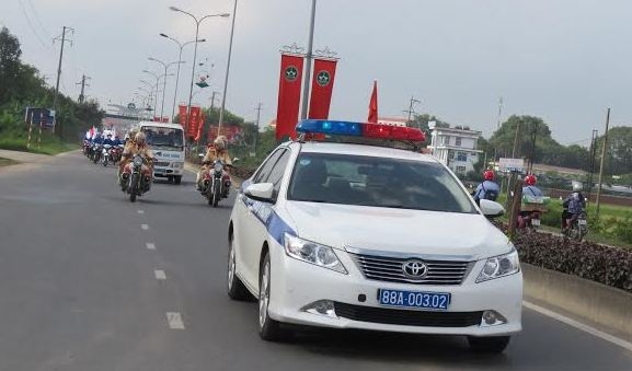 1.500-doan-vien-tham-gia-le-phat-dong-ATGT-tai-Vin