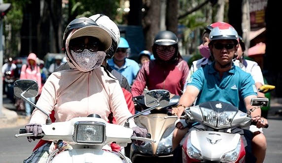 nang-nong-nguoi-dan0su-dung-dieu-hoa-lam-qua-ai-di