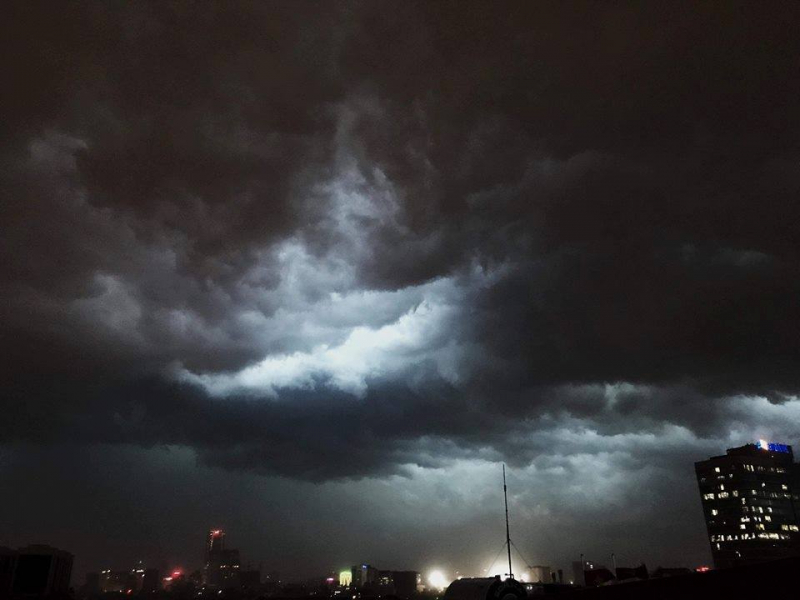 kinh-hoang-hinh-anh-ha-noi-trong-con-mua-chieu-18-