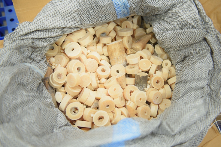 bat-giau-nga-voi-cua-khau-san-bay-quoc-te-noi-bai-