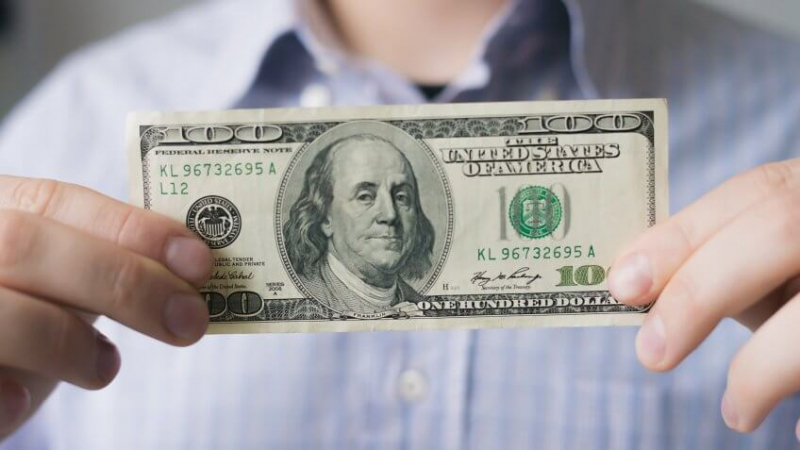 100-do-la-bi-phat-90-trieu-dong-cao-hay-thap