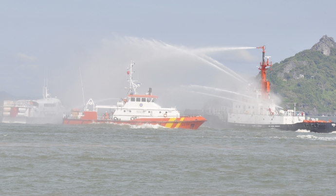 dien-tap-cuu-nan-tau-khach-bi-tau-ca-dam-hong